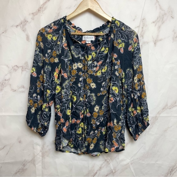 Velvet by Graham & Spencer Ruffle Floral Sharla Blouse - B17 - Picture 1 of 9